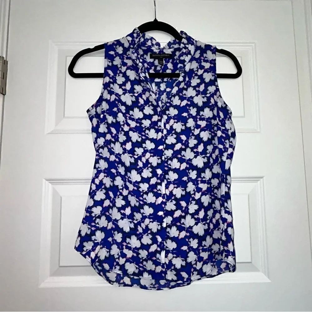 Banana Republic Floral Print Split Neck Sleeveless Blouse Top